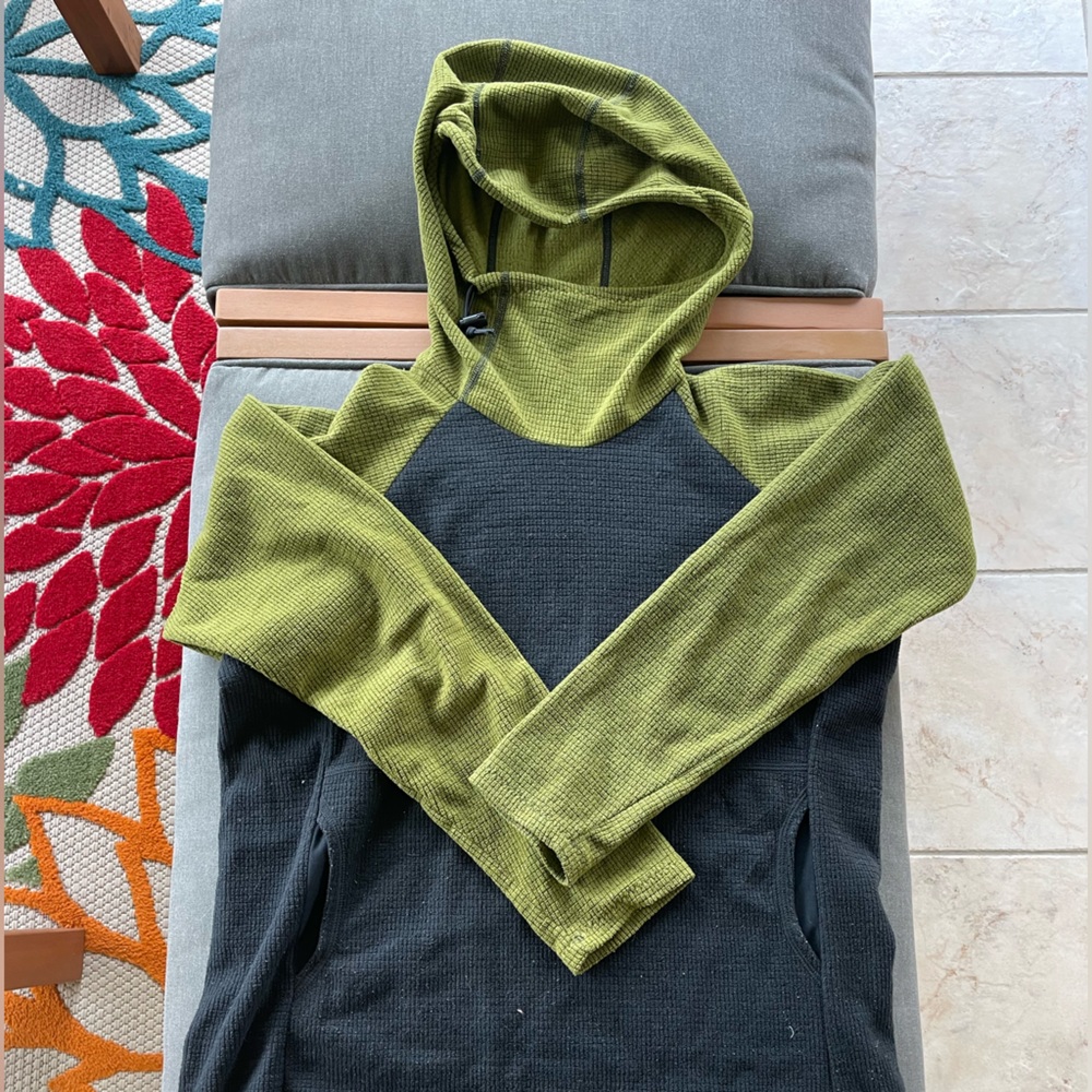 WOMENS MELANZANA HOODIE SIZE LARGE